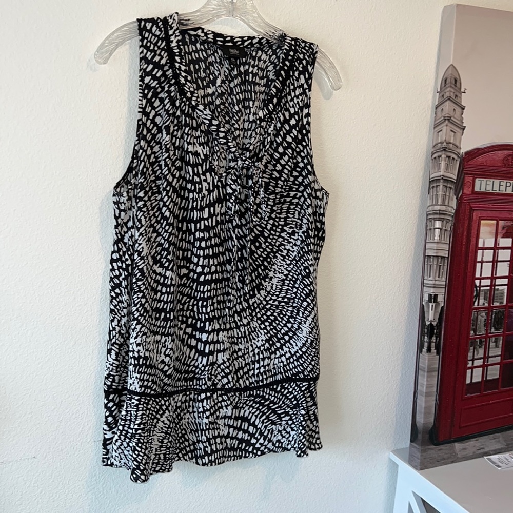 Massimo XL sleeveless v-neck with tie black and white ling top #1